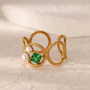 18K vergoldeter Edelstahlring mit grünem Zirkon und weißen Perlen im Vintage-Stil
