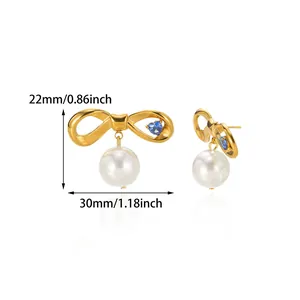 Détails des boucles d'oreilles nœud dorées 18K avec perles et petit zircon bleu