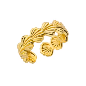 Eleganter vergoldeter Edelstahlring mit offenem Design und Vintage-Muschelmuster-Motiv