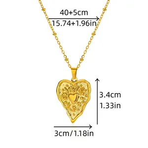 Details des goldenen Herz-Sonnenanhängers, Maße 3,4 cm mit 40+5 cm langer Perlenkette