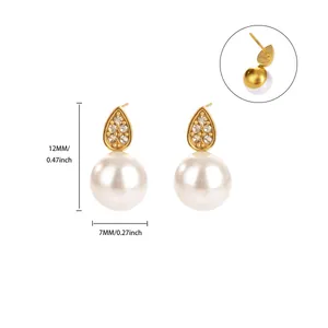 Détails des boucles d'oreilles vintage en or avec cristaux et perle blanche en goutte