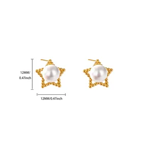 Vue détaillée de boucles d'oreilles étoile dorées de 12mm avec perles et dimensions