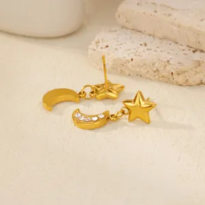 Boucles d'oreilles lune et étoile en acier inoxydable doré avec zircons sur socle
