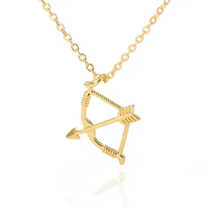 Gouden ketting met Cupido's boog en pijl hanger met glanzende metalen afwerking