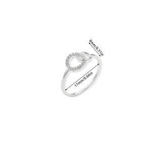 Detalle de los anillos de plata entrelazados con circonitas pavé y medidas exactas