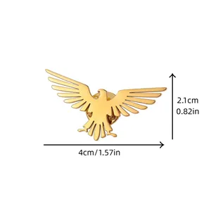 Detailed view of the eagle brooch dimensions: 4cm width and 2.1cm height in gold finish