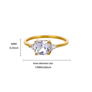 Specifiche dettagliate sulle dimensioni dell'anello in oro con tre pietre di zirconi