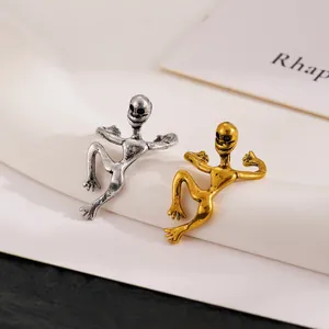 Ear cuff de alienígena gótico vintage en oro y plata con detalles retro desgastados