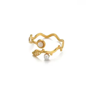 Verstellbarer Blattring aus Edelstahl in 18K Gold mit Mondstein und Perlenakzent