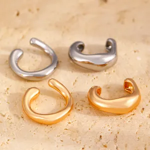 Conjunto de ear cuffs irregulares en forma de C en oro y plata para orejas sin perforar