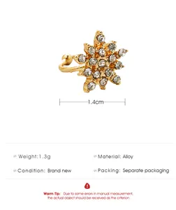 Detalle del pendiente de doble estrella con circonita y dimensiones de la joya de cobre