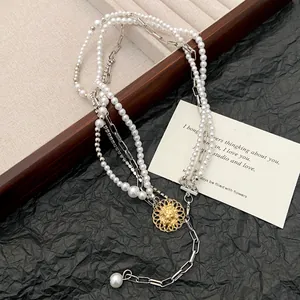Collier multicouche avec pendentif lion doré, perles et chaînes à maillons pour femme