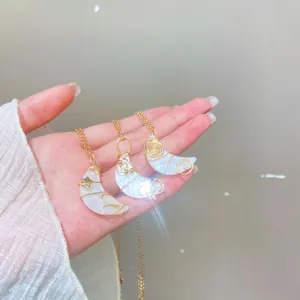 Collar con Colgante de Media Luna Envuelto en Alambre Hecho a Mano para Mujer Aleación Acrílico Cadena de Oro Bohemio Estrella Corazón Flor Joyería