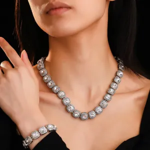 Schmuckset aus Silber mit Halskette und Armband mit Zirkonia im Kissenschliff-Design