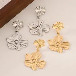 Set de pendientes de flores en oro y plata con diseño floral retro de capas elegantes