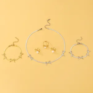 Elegantes Schmuckset aus vergoldetem Edelstahl mit Schleifen-Halskette und Ohrringen