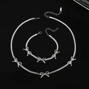 Elegantes silbernes Schleifen-Schmuckset mit Schlangenkette und passendem Armband