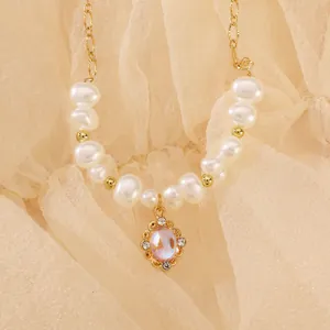 Collar de perlas vintage con colgante geométrico de strass y cuentas doradas