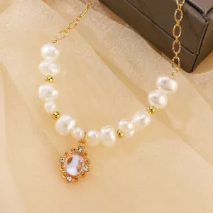 Collar de perlas retro francés con colgante geométrico dorado y diamantes brillantes