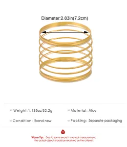 Detailansicht stapelbarer goldener Armreifen mit Angabe von 7,2 cm Durchmesser und Gewicht