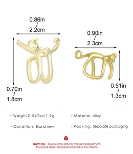 Detailed size and dimension chart of golden cat ear cuff with green zircon eyes