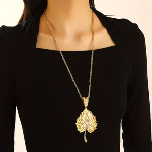 Collar con Colgante de Hoja de Aleación de Moda para Mujer Strass Incrustado Hip Hop Cadena de Cuerda Torcida Larga Joyería Regalo