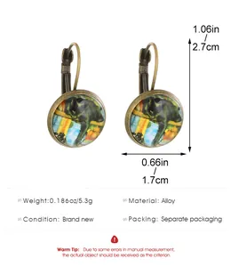 Vue détaillée de boucles d'oreilles vintage avec illustration de chat et dimensions