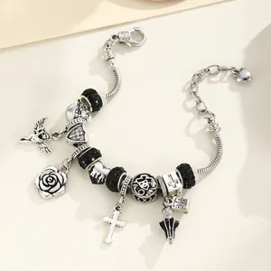 Bracelet gothique argenté avec pendentifs ange cœur et rose sur chaîne serpent