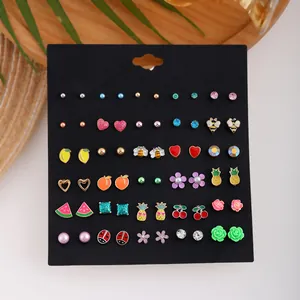 Set di 30 paia di graziosi orecchini a lobo con frutta e insetti con perle e cristalli