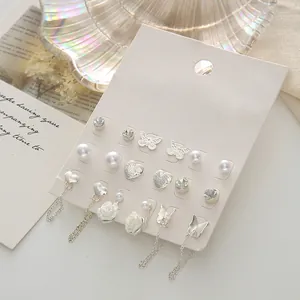 Silbernes Ohrring-Set mit Schmetterling, Herz, Perle und Blumenquasten auf Displaykarte