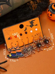 Set di orecchini di Halloween con cappello da strega e ciondoli a ragnatela su cartoncino