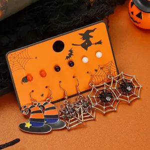 Set di 6 paia di orecchini di Halloween con cappelli da strega e ragni su carta arancione