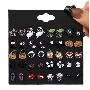 Set di 18 paia di orecchini a lobo per Halloween con motivi a zucca e fantasma