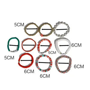 Kerst kralenarmband set met Joy en Merry bedeltjes in feestelijk rood en groen