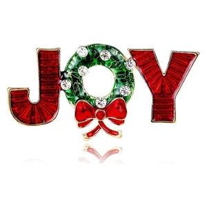 Broche de Noël JOY en émail rouge et couronne verte avec finition dorée