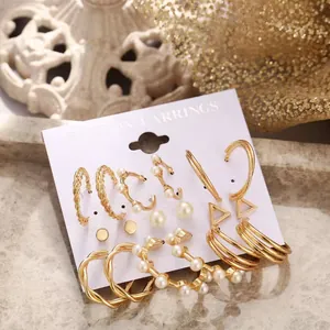 Goldenes Set aus Legierung und Perlenohrringen mit sechs verschiedenen Designs