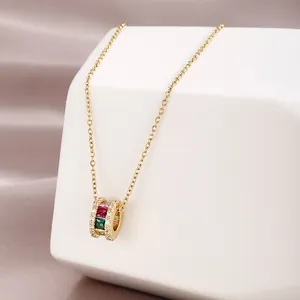 Titanium stalen ketting met cilindrische hanger en kleurrijke zirkonia op O-ketting