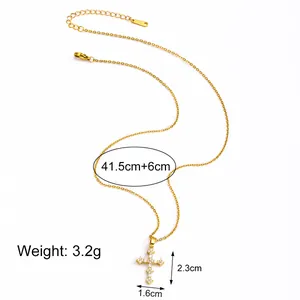Collar de cruz de circonita brillante con acabado dorado y cadena ajustable para mujer