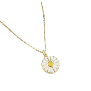 Elegant gold stainless steel necklace featuring a fresh white and yellow daisy pendant
