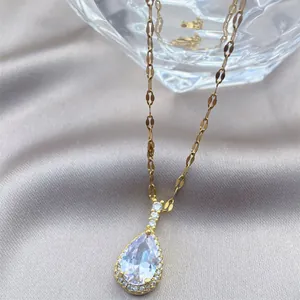 Collar vintage gota de agua con circonita de pera y cadena de acero de titanio oro