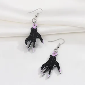 Gotische schwarze Skeletthand Ohrringe mit lila Nägeln für Halloween Party Zubehör