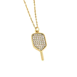 Collar con colgante de paleta de pickleball dorado con circonitas blancas