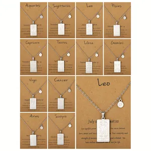 Set aus Sternzeichen-Halsketten in Silber mit Tarot-Anhängern auf braunen Kraftpapierkarten