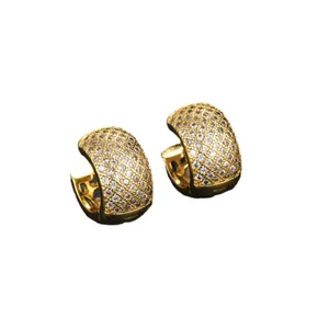 Elegante vergoldete Huggie-Ohrringe mit Zirkonia-Steinen im Sonnenblumen-Design