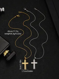 Detalle de colgantes de cruz de oro y plata con grabado de oración y dimensiones