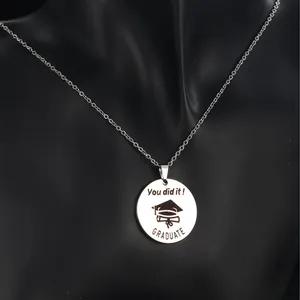 Collana di laurea in acciaio inossidabile con ciondolo a tocco e incisione You Did It