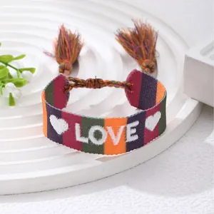 Pulsera tejida de estilo bohemio con bordado LOVE y borlas de diseño ajustable