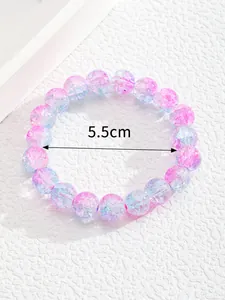 Detalle de pulsera de cuentas con degradado azul y rosa, diámetro interno 5,5cm