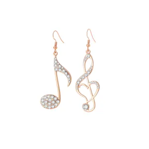 Elegantes pendientes asimétricos de nota musical y corazón en oro rosa con cristales