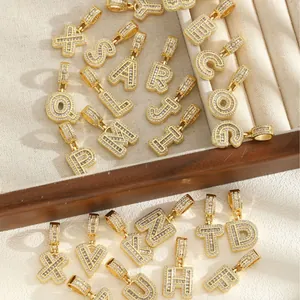 Pendentifs alphabet 26 lettres dorées ornés de zircons rectangulaires étincelants